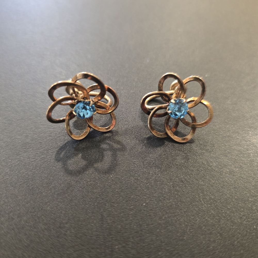 Elegant Gold Flower Earrings with Blue Gemstone